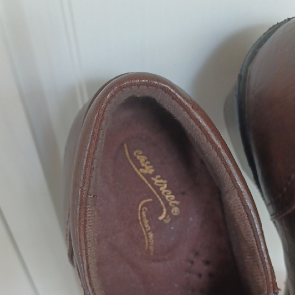 Easy Spirit Brown Heeled Boots Womens Size 8W - Picture 2 of 7